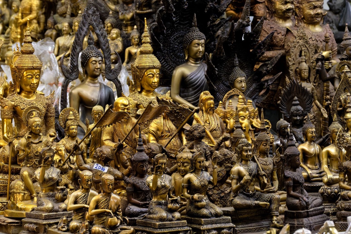 Antike goldene Buddha-Statue in einem Museum