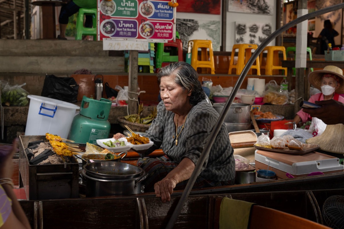 タイの中央市場の屋台