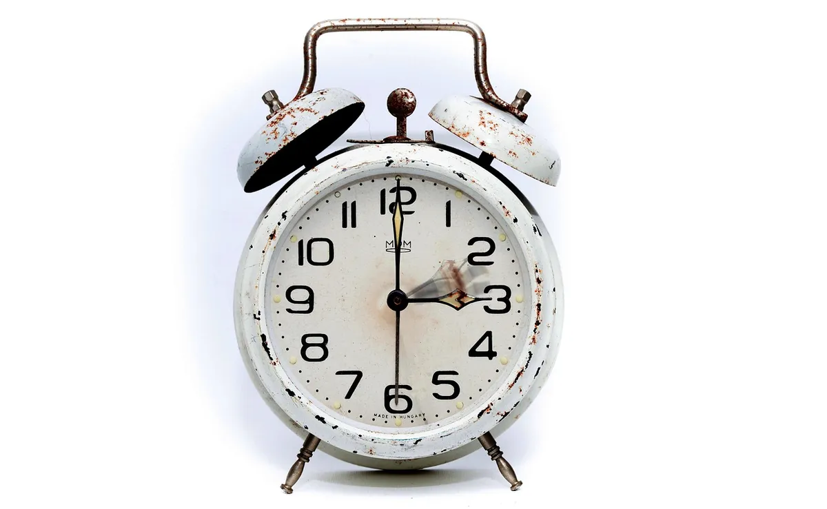 alarm clock, the summer time changeover, time change, wintertime, summer time, pointer, time, clock, clock change, minute hand, hour hand, clock face, nostalgia